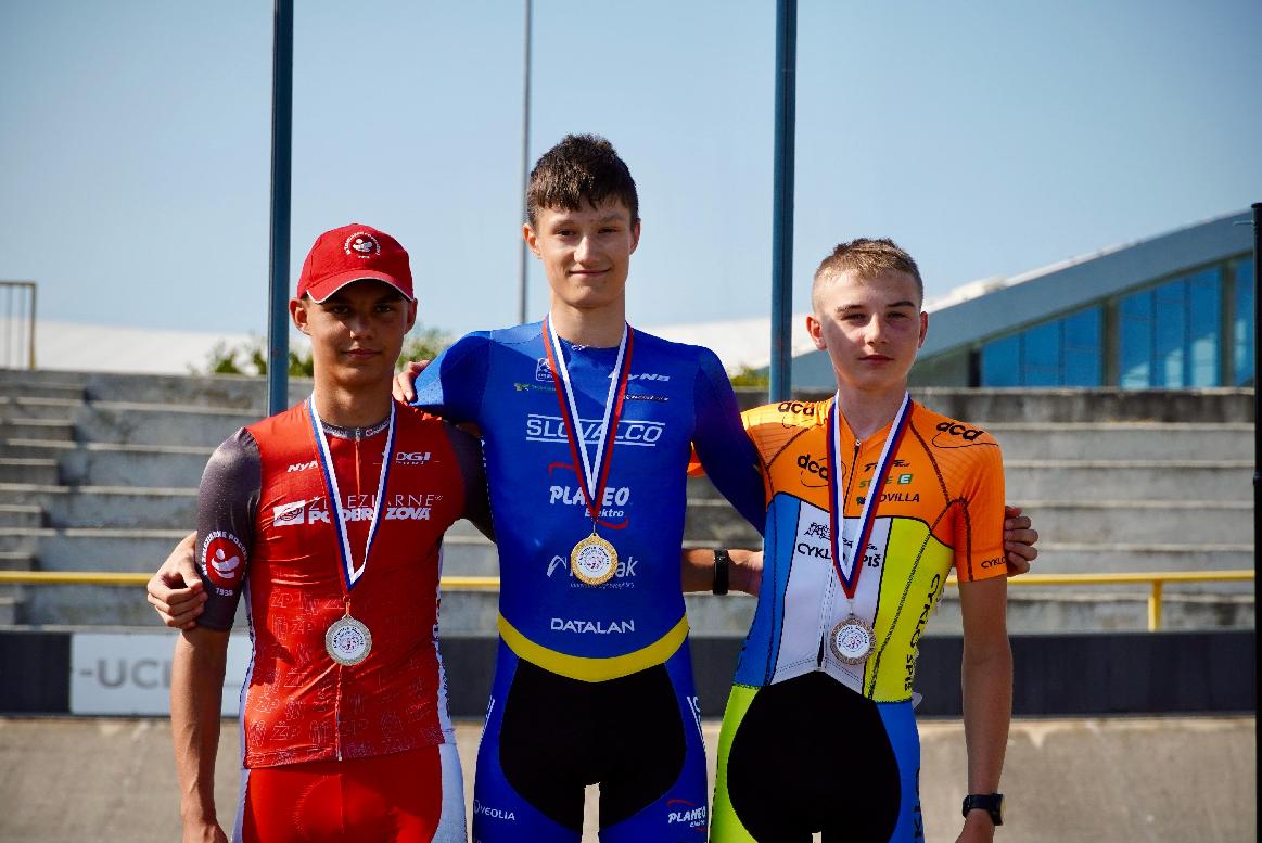 Jelža a Molota priviezli z majstrovstiev Slovenska v dráhovej cyklistike až sedem medailí